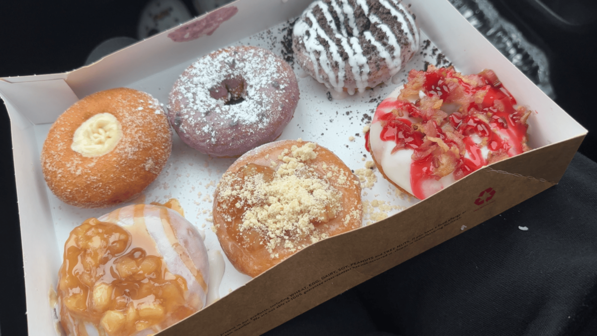 Students discuss whether they prefer apple or pumpkin flavoring